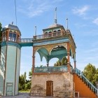 The walk then leads to the panoramic pavilion, connected to a side tower and embellished with wooden arches, painted balustrades and delicate decorative elements.