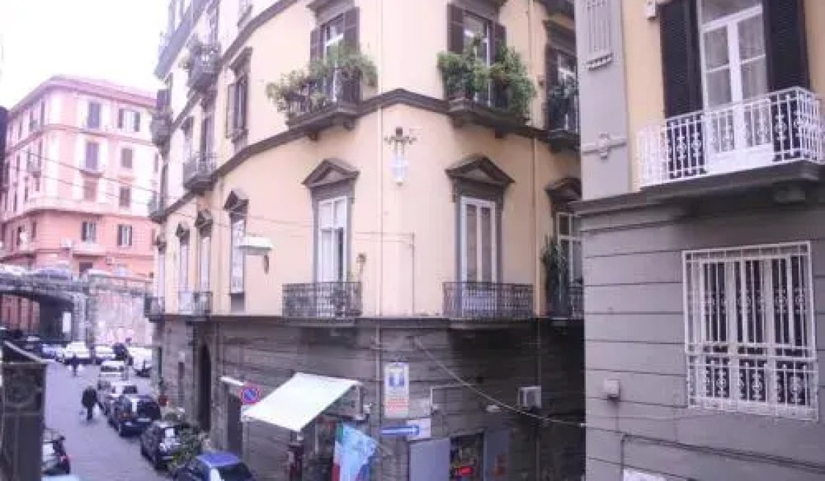 Accoglienza Al Centro di Napoli - Immagine 2